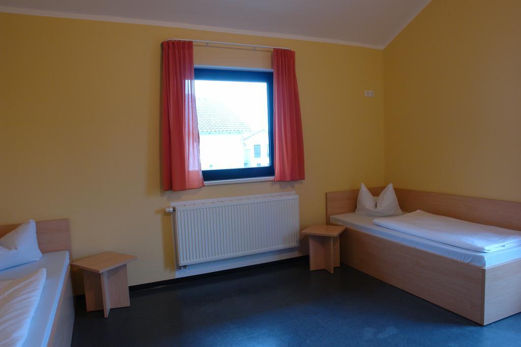 Euroville Jugend- Und Sporthotel Наумбург Экстерьер фото