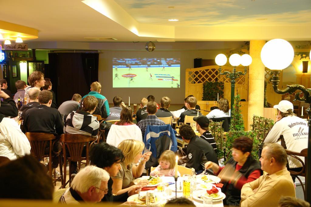 Euroville Jugend- Und Sporthotel Наумбург Экстерьер фото